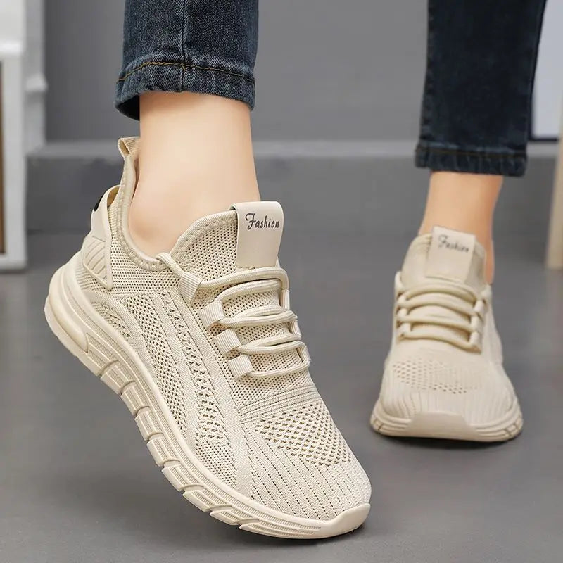 Baskets décontractées à lacets pour femmes, chaussures de sport vulcanisées blanches, chaussures plates respirantes en maille pour la marche