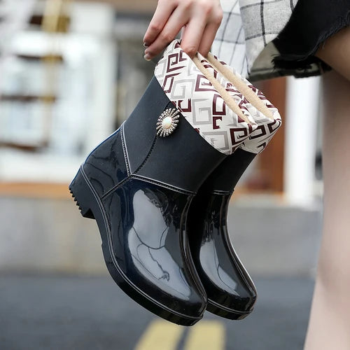 Rain boots for women, fashionable outdoor, waterproof anti-slip kitchen work rubber shoes with cotton warm rain boots for winter