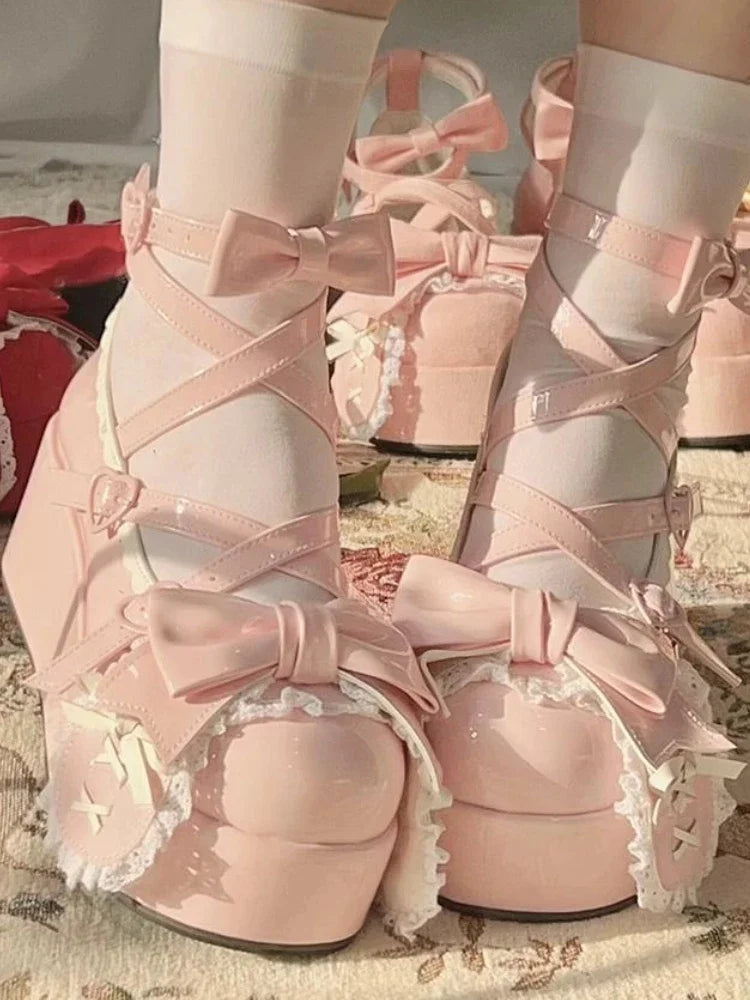 Sommer Schöne Lolita-Schuhe mit Schleife für Frauen Süße Mary Janes mit Bowtie-Plattform Frau Lackleder Rutschfeste Süße Flats 2024