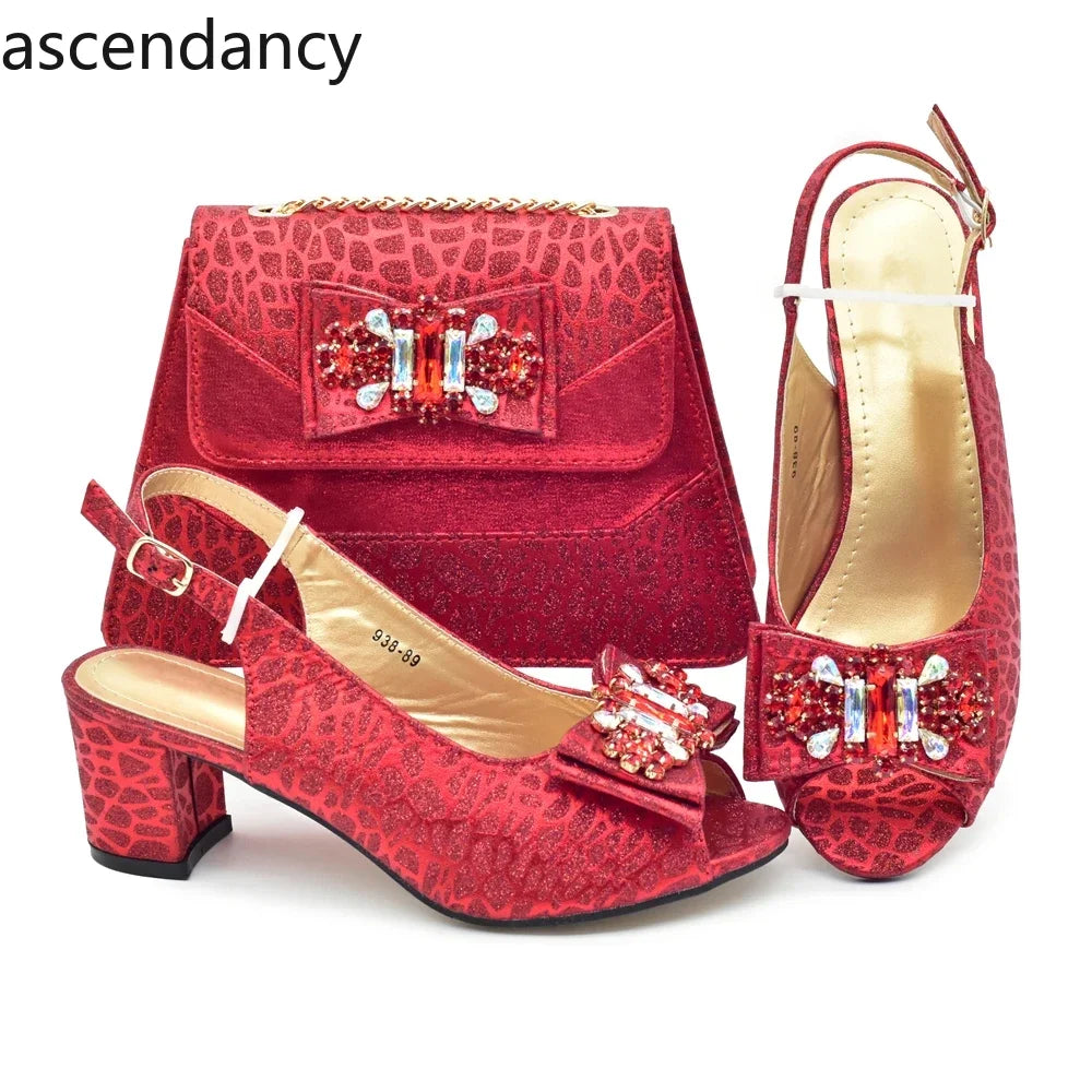 Neues Design Italienische Schuhe und Tasche für Party 2024 Rot Farbe Strass Elegante Frau Peep Toe High Heels Italien Schuh und Tasche Set