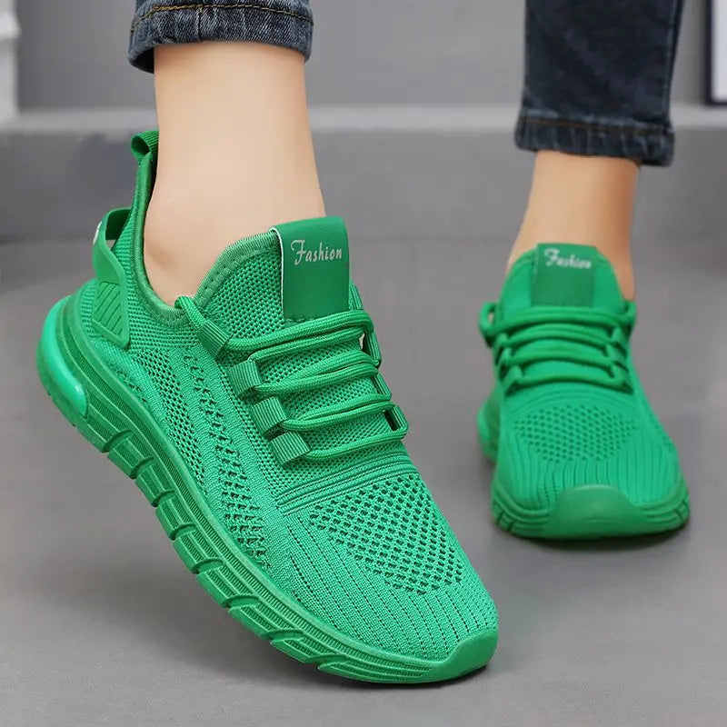 Baskets décontractées à lacets pour femmes, chaussures de sport vulcanisées blanches, chaussures plates respirantes en maille pour la marche
