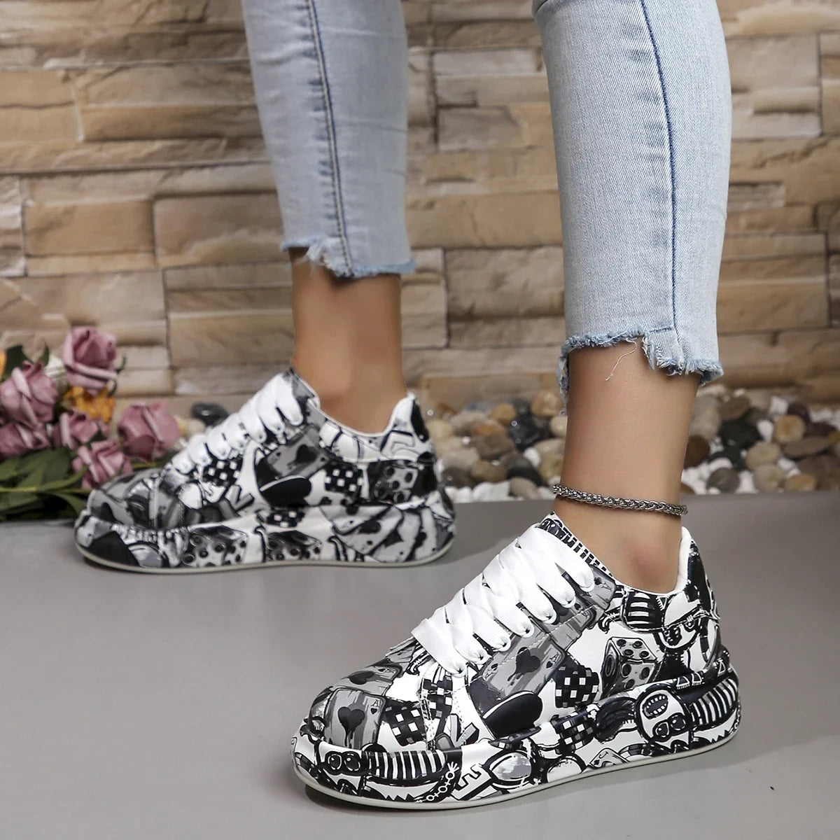 Women's Casual Sneakers 2024 Fashion New Painted Graffiti Lace Up Sports Shoes for Women Flat Pu Leather Ladies Running Shoes