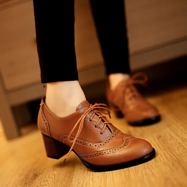 Neu 2023 frauen Pumpen Runde Kappe 5,5 cm Holz Heels Plattform Brogue Student Geschnitzte Retro Lace-Up