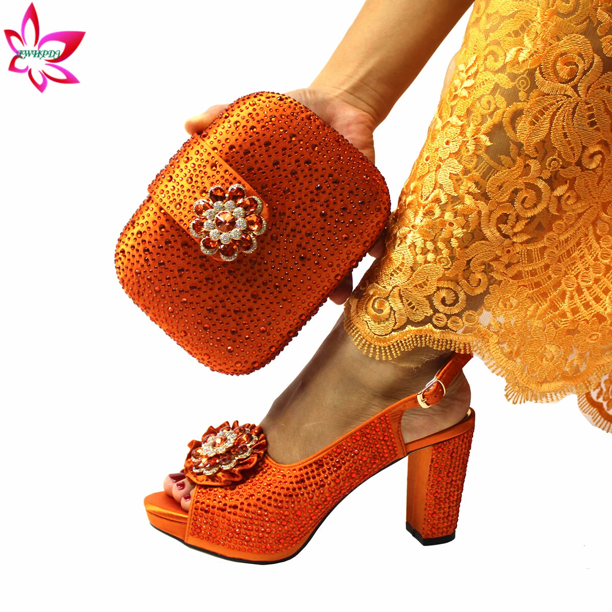2022 High Quality Classics Style Italian Women Shoes Matching Bag Set in Golden Color Comfortable Heels for Garden Party