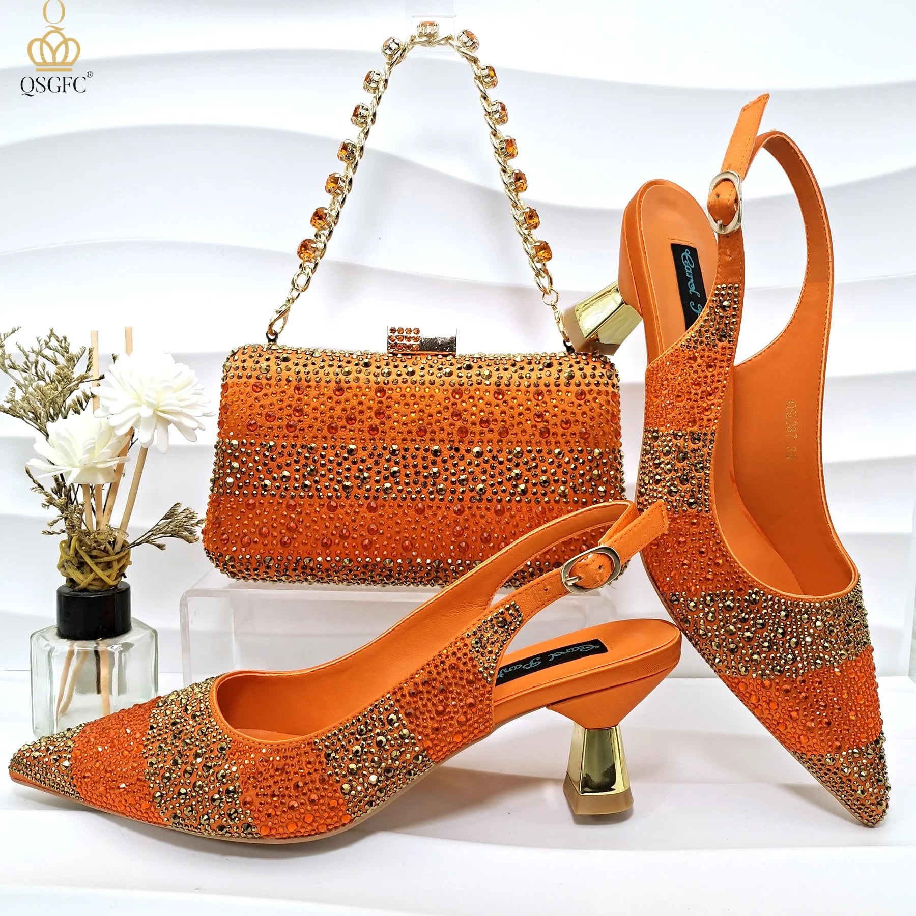 QSGFC INS Goldfarbenes elegantes Damen-Set mit Absätzen, Schuhen und Tasche, hohlen Strasssteinen, High Heels, Keilabsätze, Schuhen und passender Tasche
