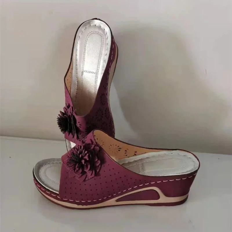 Summer Women Slippers Platform Female Sandals Fashion Flower Hollow Wedge Beach Shoes for Women Lightweight Slip on Footwear 슬리퍼