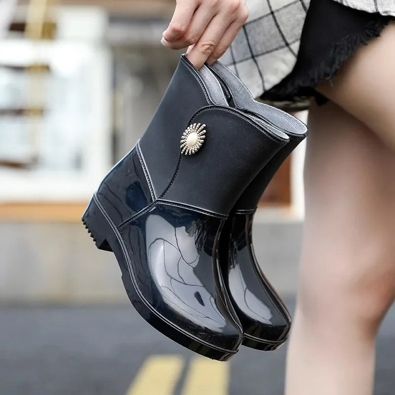 Rain boots for women, fashionable outdoor， waterproof anti-slip kitchen work rubber shoes with cotton warm rain boots for winter