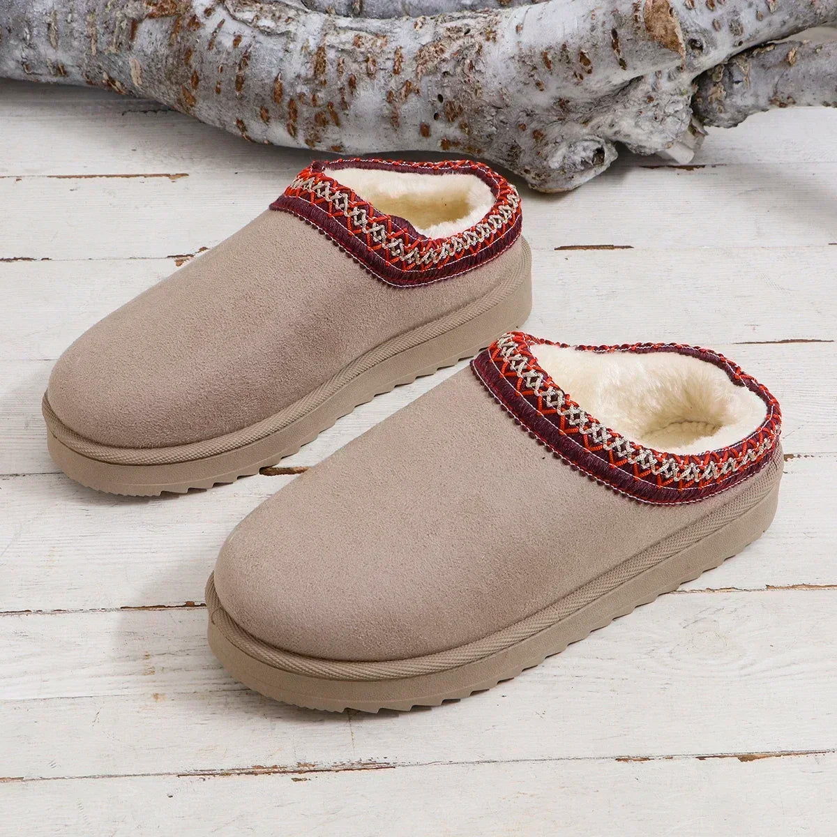 Bottes de neige 2024 pour femmes, chaudes, en cachemire, semelles épaisses, sans talon, demi-pantoufles, chaussures en coton, bottes chaudes en cachemire