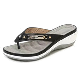 Pantoufles d'été pour femmes, nouvelle mode, boutons métalliques, chaussures compensées, sandales de plage, plateforme extérieure, tongs de loisirs, 2024