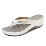 Pantoufles d'été pour femmes, nouvelle mode, boutons métalliques, chaussures compensées, sandales de plage, plateforme extérieure, tongs de loisirs, 2024