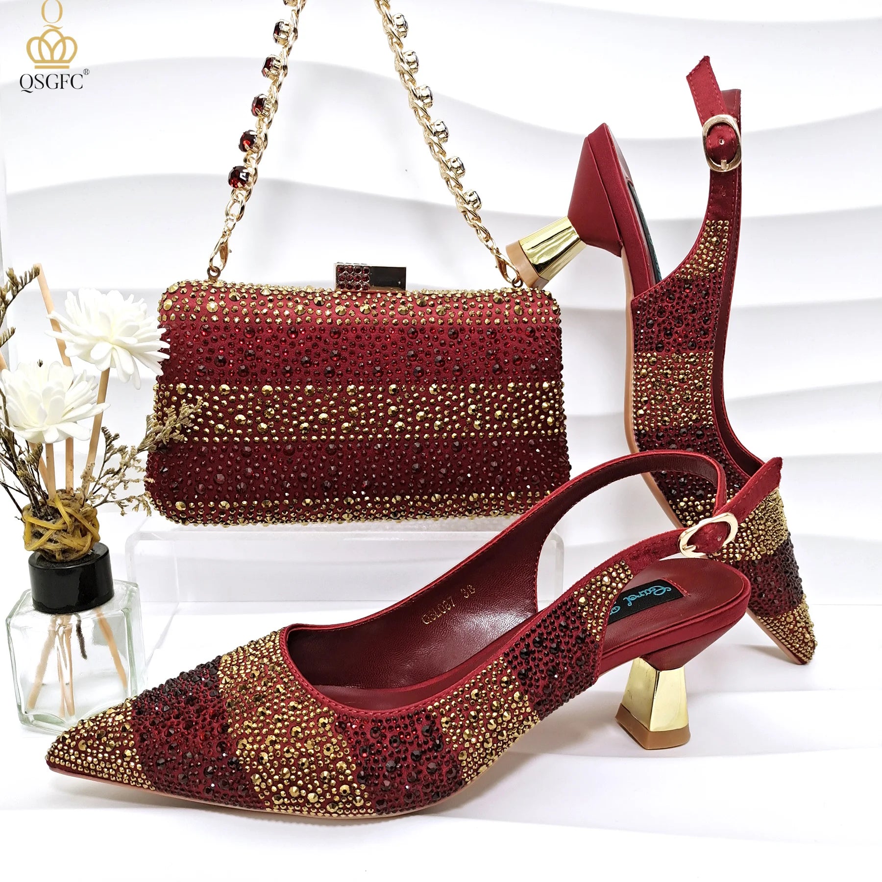 QSGFC INS Goldfarbenes elegantes Damen-Set mit Absätzen, Schuhen und Tasche, hohlen Strasssteinen, High Heels, Keilabsätze, Schuhen und passender Tasche