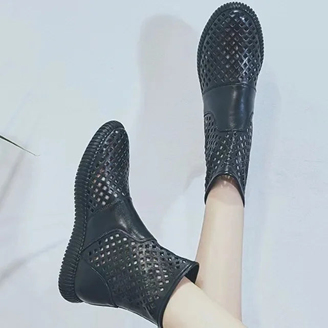 2023Chaussures en cuir souple à trous Chaussures pour femmes Sandales creuses d'été Plates Bottes courtes d'extérieur pour femmes Chaussures à plateforme