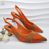 QSGFC INS Goldfarbenes elegantes Damen-Set mit Absätzen, Schuhen und Tasche, hohlen Strasssteinen, High Heels, Keilabsätze, Schuhen und passender Tasche