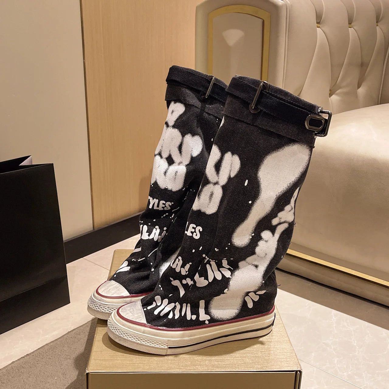 Designer Long Boots Women Cowboy Canvas Shoes Pleats Stacking Boots for Women Autumn and Winter Vintage Graffiti Ladies Boots