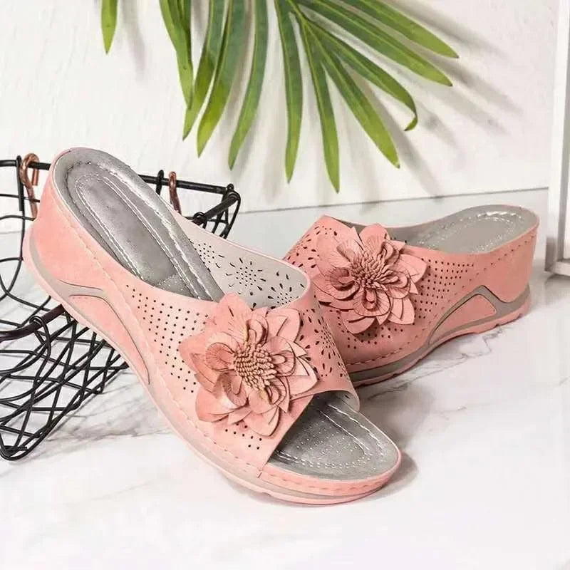 Summer Women Slippers Platform Female Sandals Fashion Flower Hollow Wedge Beach Shoes for Women Lightweight Slip on Footwear 슬리퍼
