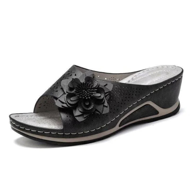 Summer Women Slippers Platform Female Sandals Fashion Flower Hollow Wedge Beach Shoes for Women Lightweight Slip on Footwear 슬리퍼