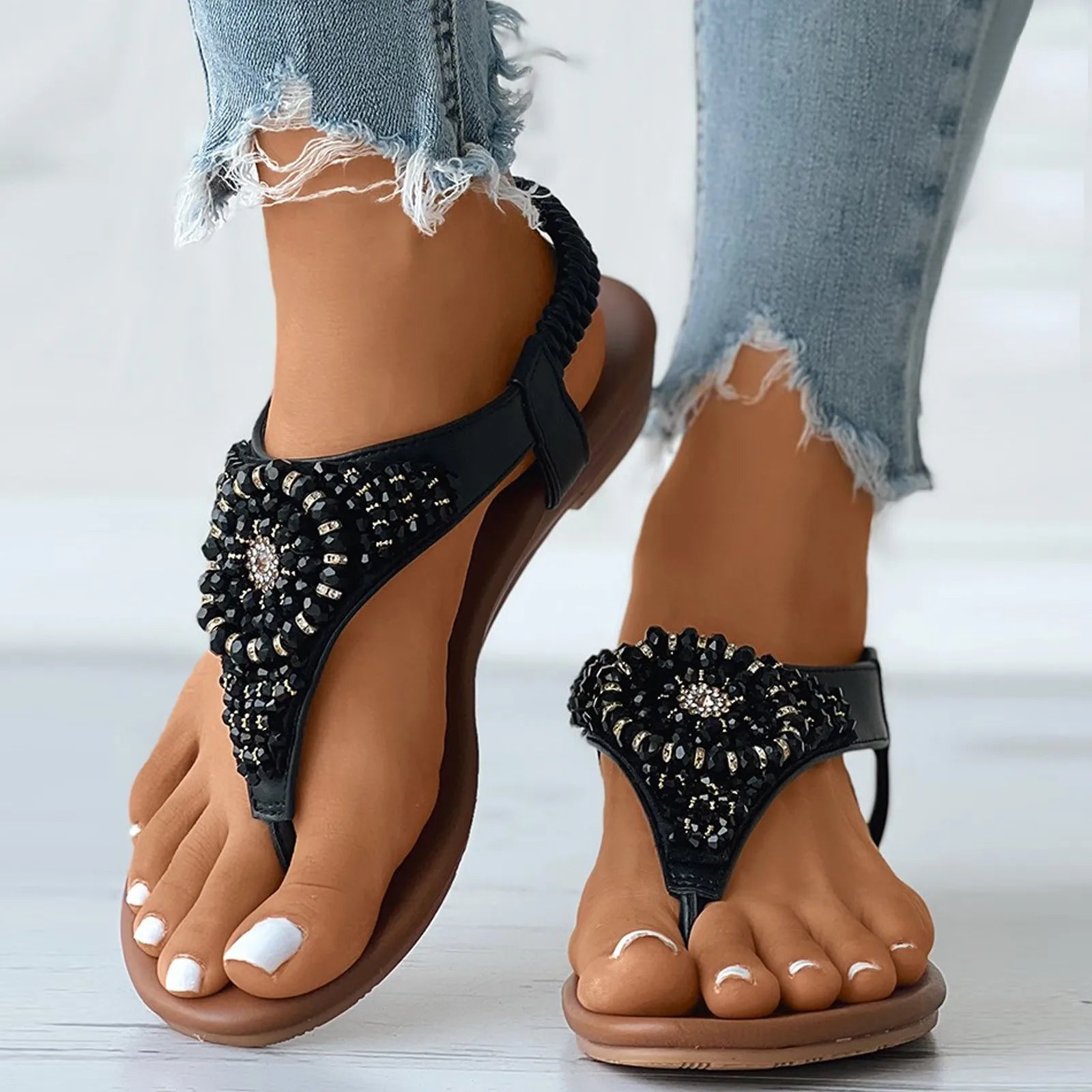 Sandales plates de style bohème pour femmes, perles d'été, sandales gladiateur à clip pour femmes, grandes tailles, chaussures de plage à semelle plate, tongs