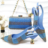 QSGFC INS Goldfarbenes elegantes Damen-Set mit Absätzen, Schuhen und Tasche, hohlen Strasssteinen, High Heels, Keilabsätze, Schuhen und passender Tasche
